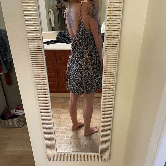 Flowy boutique dress - Picture 2 of 3